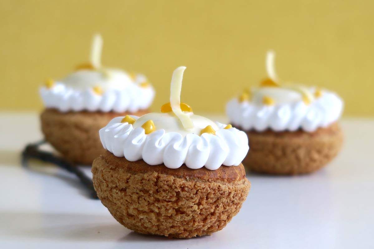 Choux à la vanille et fruits de la passion